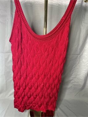 Cable Knit Sleevelessr Tank Top in Bright Red